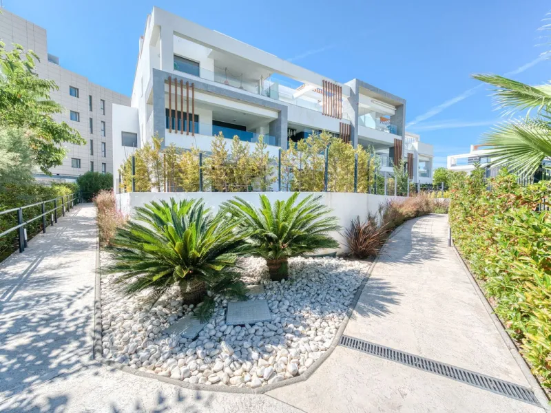 Apartment - Penthouse в продаже в Estepona, Málaga. В доме 2 спален и 2 ванных комнат. Площадь дома 99 м²