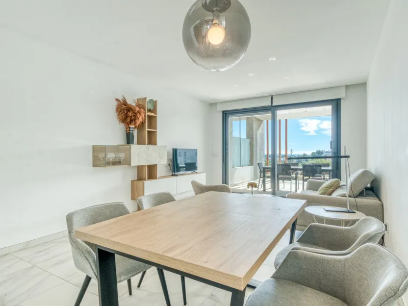Apartment - Penthouse в продаже в Estepona, Málaga. В доме 2 спален и 2 ванных комнат. Площадь дома 99 м²