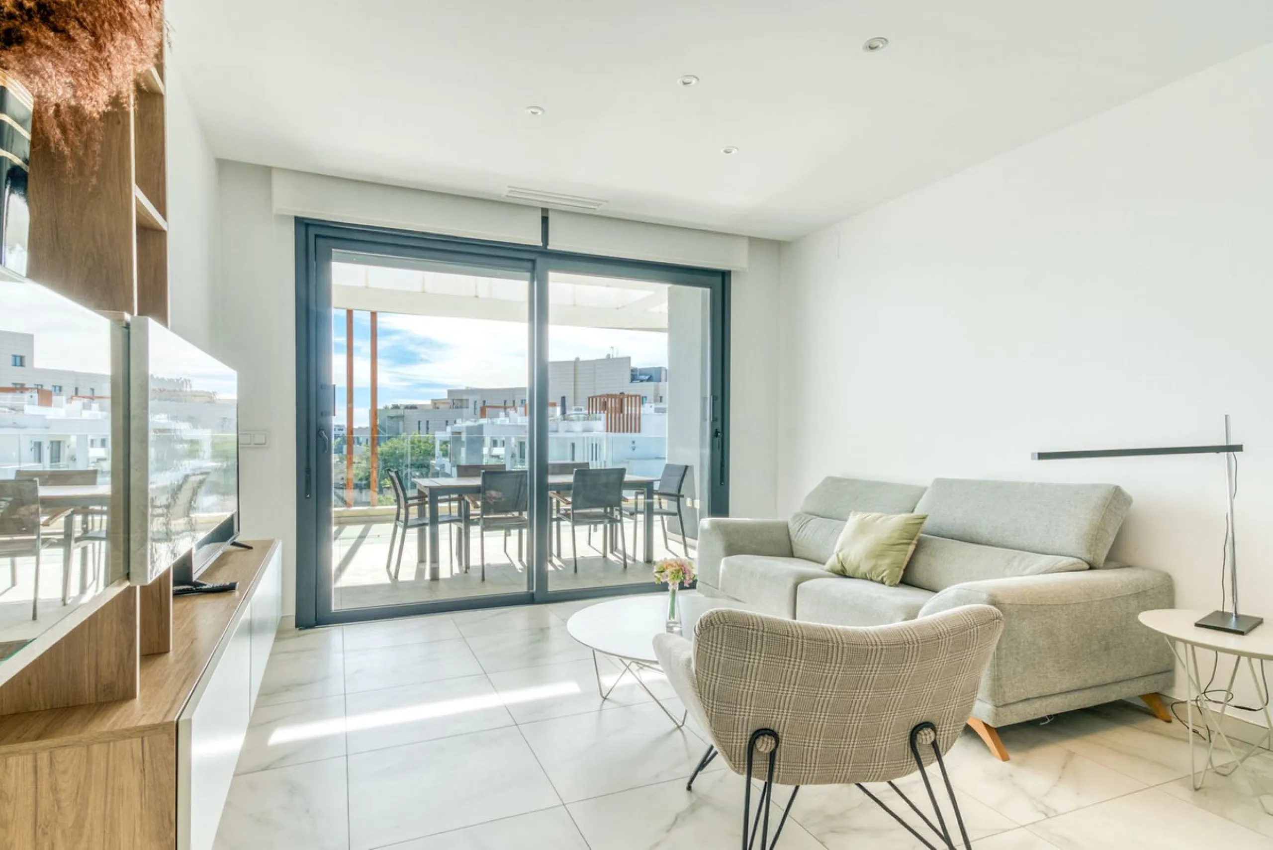 Apartment - Penthouse в продаже в Estepona, Málaga. В доме 2 спален и 2 ванных комнат. Площадь дома 99 м²