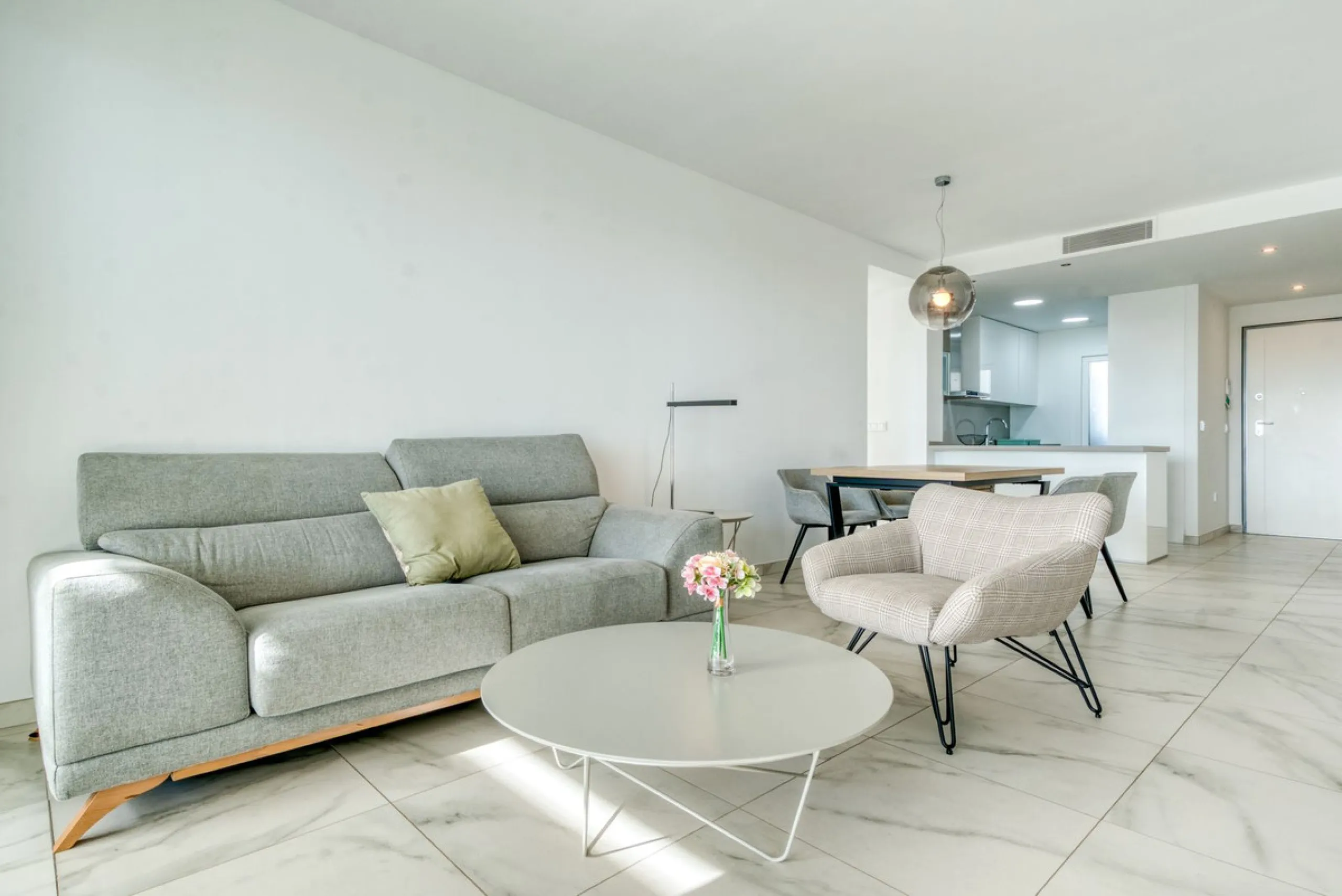 Apartment - Penthouse в продаже в Estepona, Málaga. В доме 2 спален и 2 ванных комнат. Площадь дома 99 м²