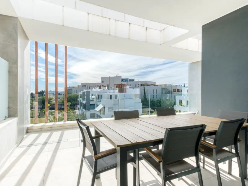 Apartment - Penthouse в продаже в Estepona, Málaga. В доме 2 спален и 2 ванных комнат. Площадь дома 99 м²