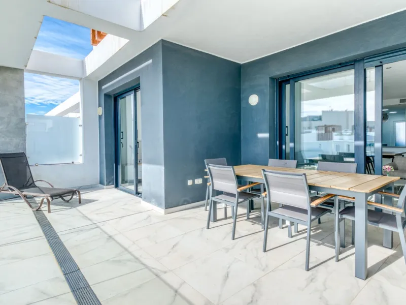 Apartment - Penthouse в продаже в Estepona, Málaga. В доме 2 спален и 2 ванных комнат. Площадь дома 99 м²