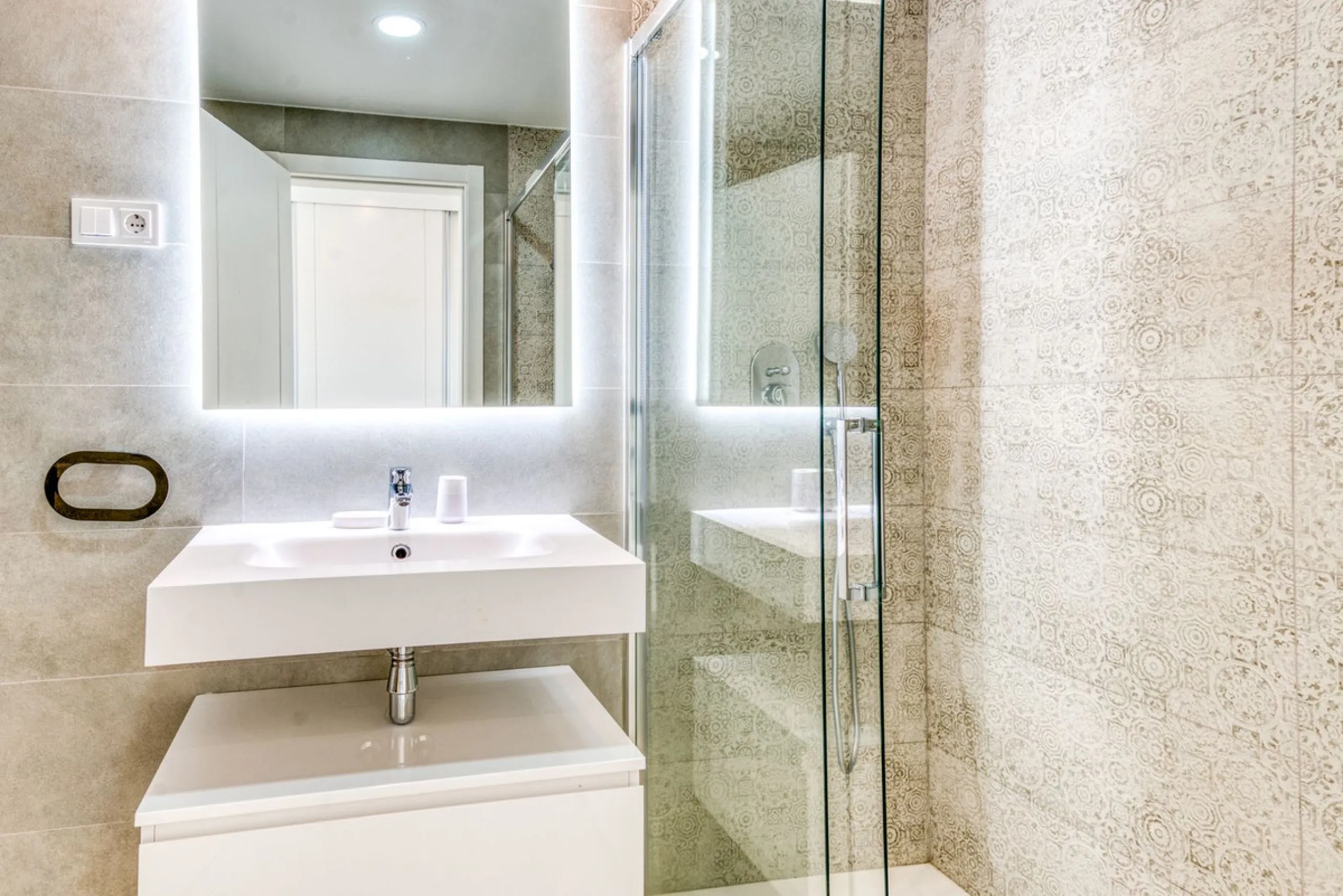 Apartment - Penthouse в продаже в Estepona, Málaga. В доме 2 спален и 2 ванных комнат. Площадь дома 99 м²