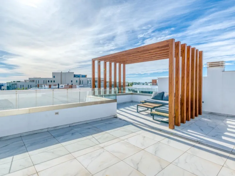 Apartment - Penthouse в продаже в Estepona, Málaga. В доме 2 спален и 2 ванных комнат. Площадь дома 99 м²