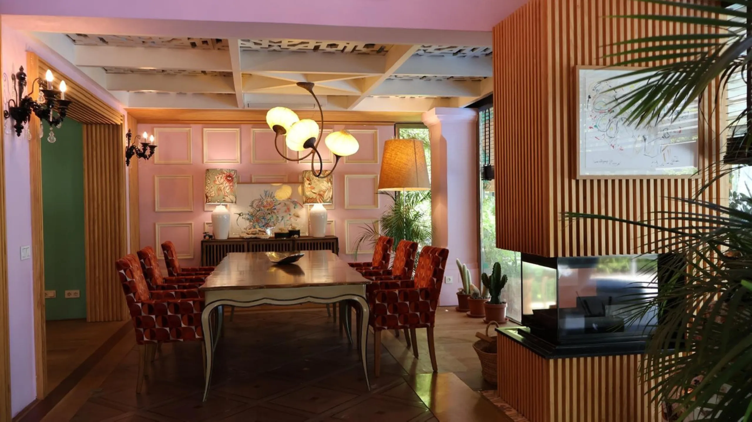 House - Detached Villa в продаже в Marbella, Málaga. В доме 5 спален и 6 ванных комнат. Площадь дома 587 м². Площадь участка 1018 м²