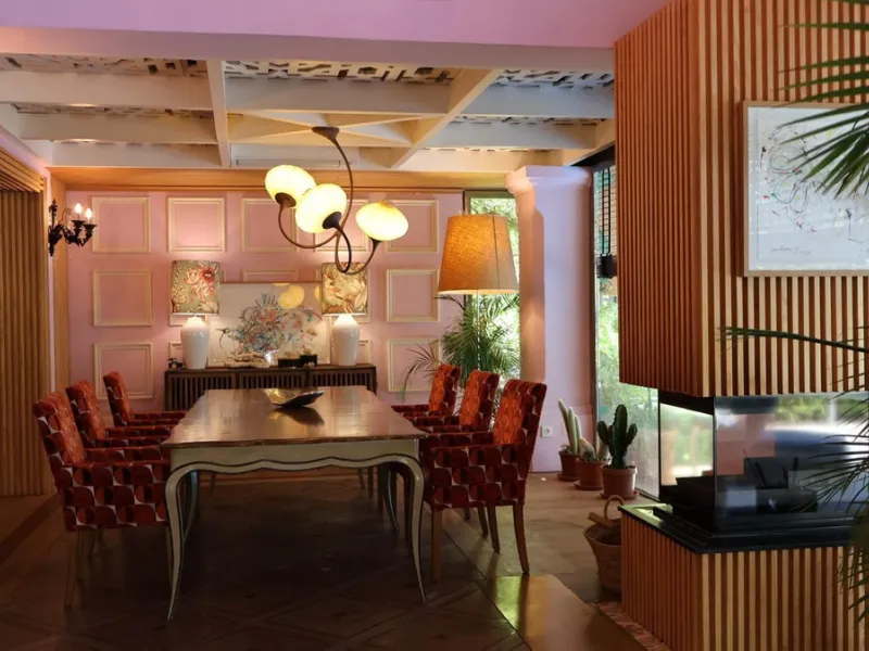 House - Detached Villa в продаже в Marbella, Málaga. В доме 5 спален и 6 ванных комнат. Площадь дома 587 м². Площадь участка 1018 м²