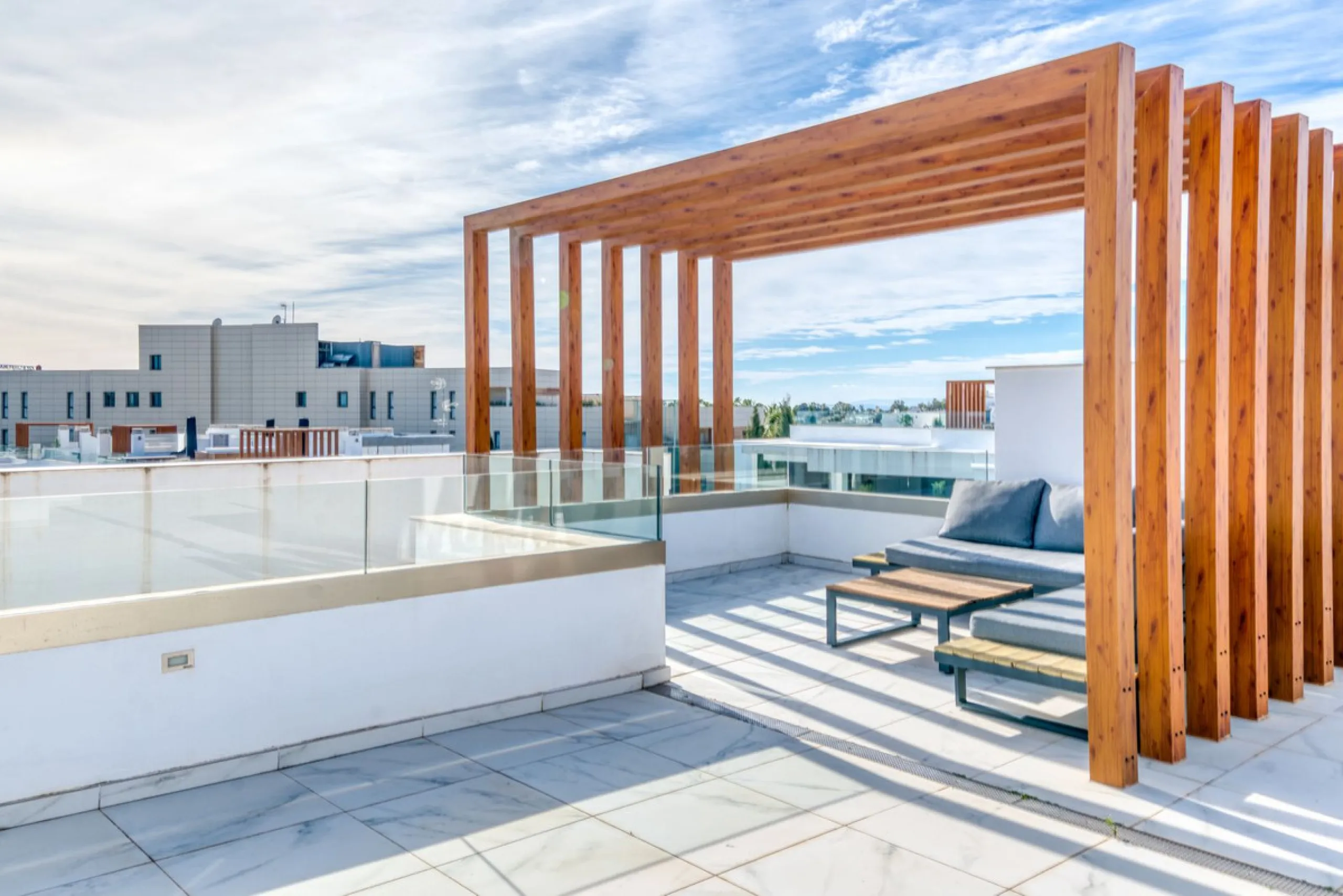Apartment - Penthouse в продаже в Estepona, Málaga. В доме 2 спален и 2 ванных комнат. Площадь дома 99 м²
