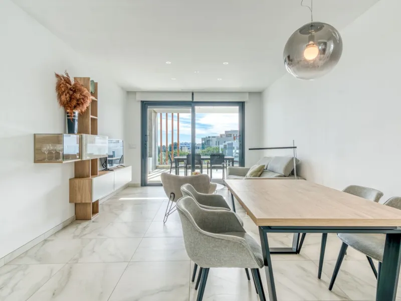 Apartment - Penthouse в продаже в Estepona, Málaga. В доме 2 спален и 2 ванных комнат. Площадь дома 99 м²