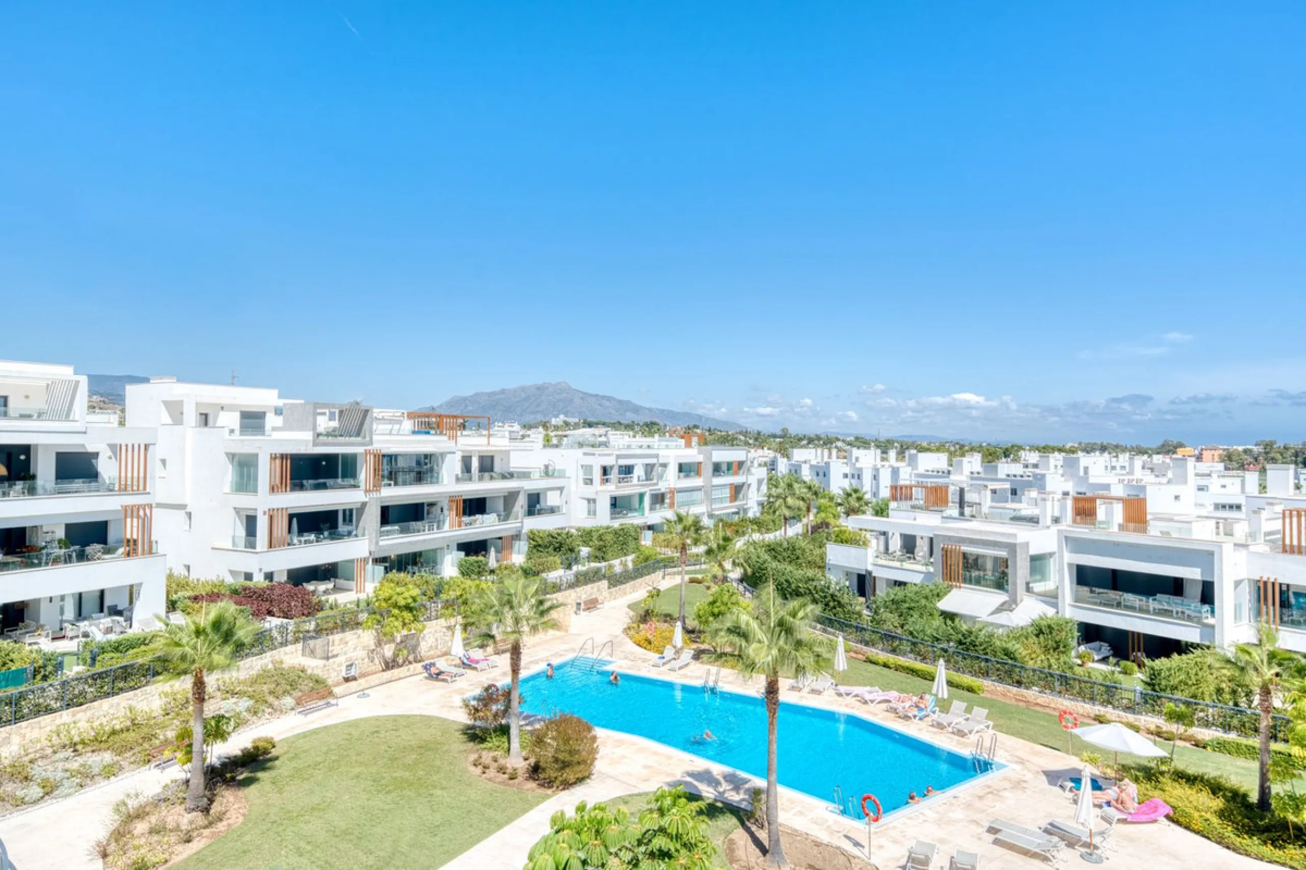 Apartment - Penthouse в продаже в Estepona, Málaga. В доме 2 спален и 2 ванных комнат. Площадь дома 99 м²
