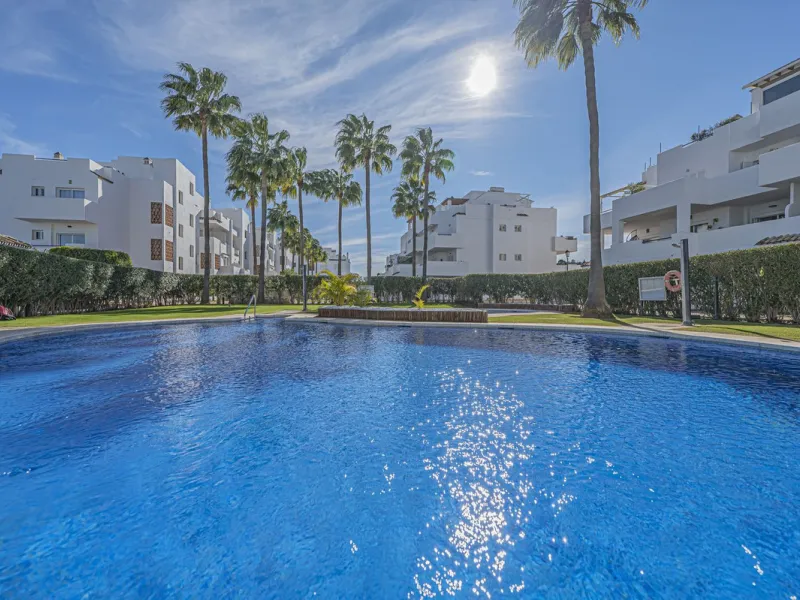 SPACIOUS PENTHOUSE WITH LARGE TERRACES AND SEA VIEWS