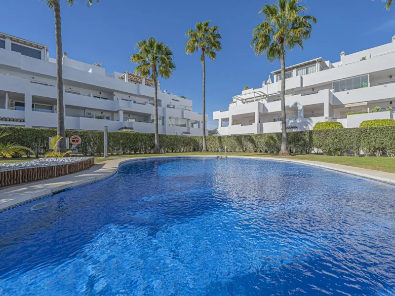 SPACIOUS PENTHOUSE WITH LARGE TERRACES AND SEA VIEWS