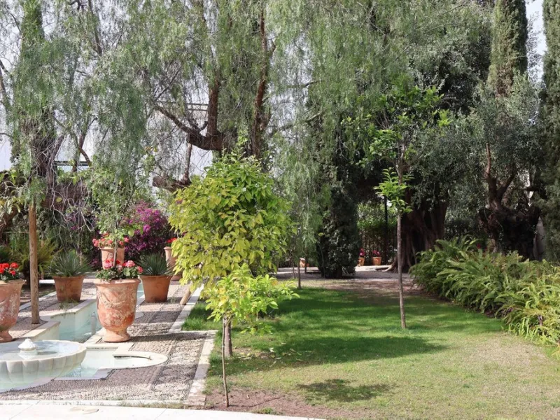 House - Detached Villa в продаже в Marbella, Málaga. В доме 5 спален и 6 ванных комнат. Площадь дома 587 м². Площадь участка 1018 м²