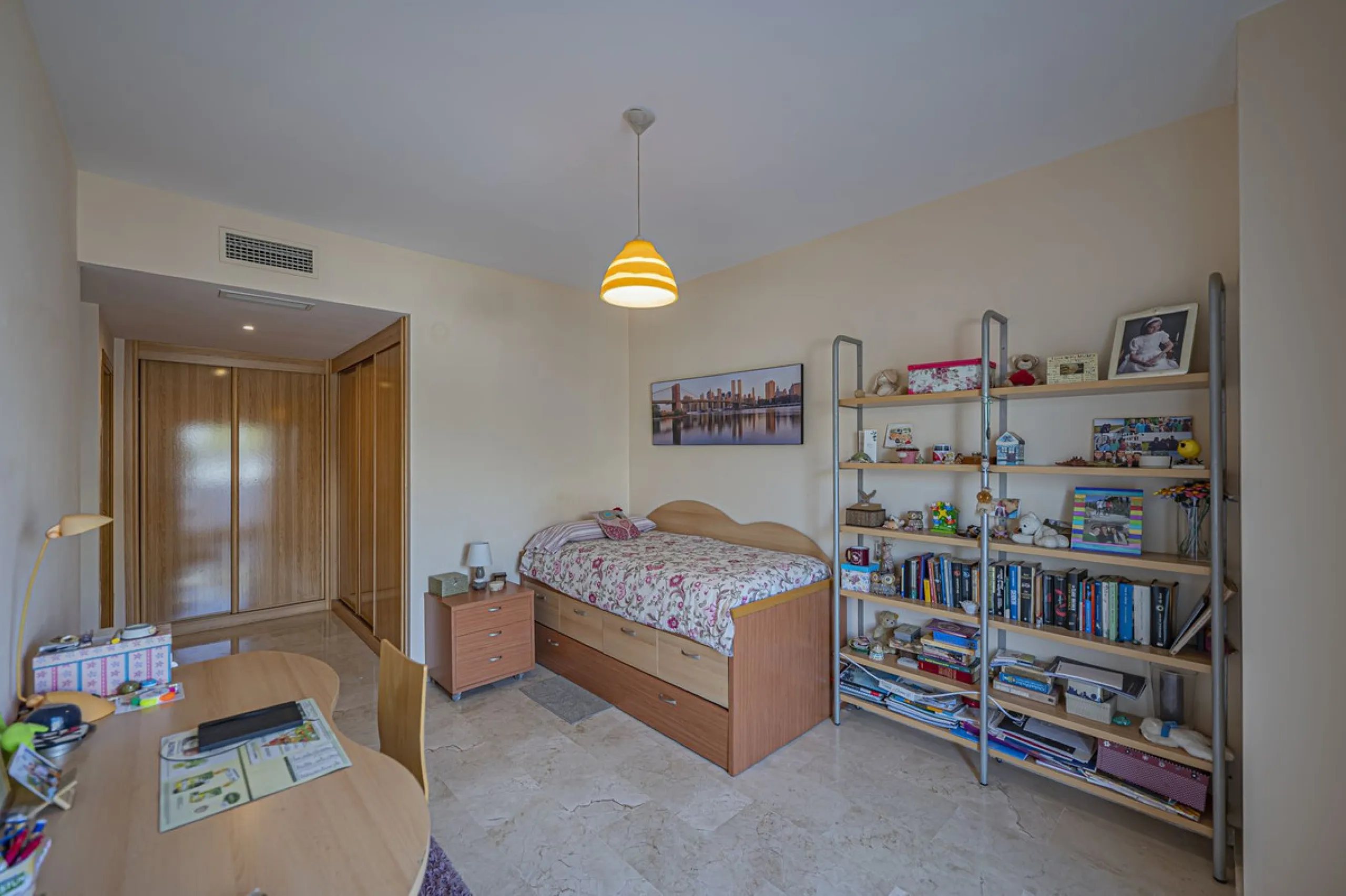 SPACIOUS PENTHOUSE WITH LARGE TERRACES AND SEA VIEWS