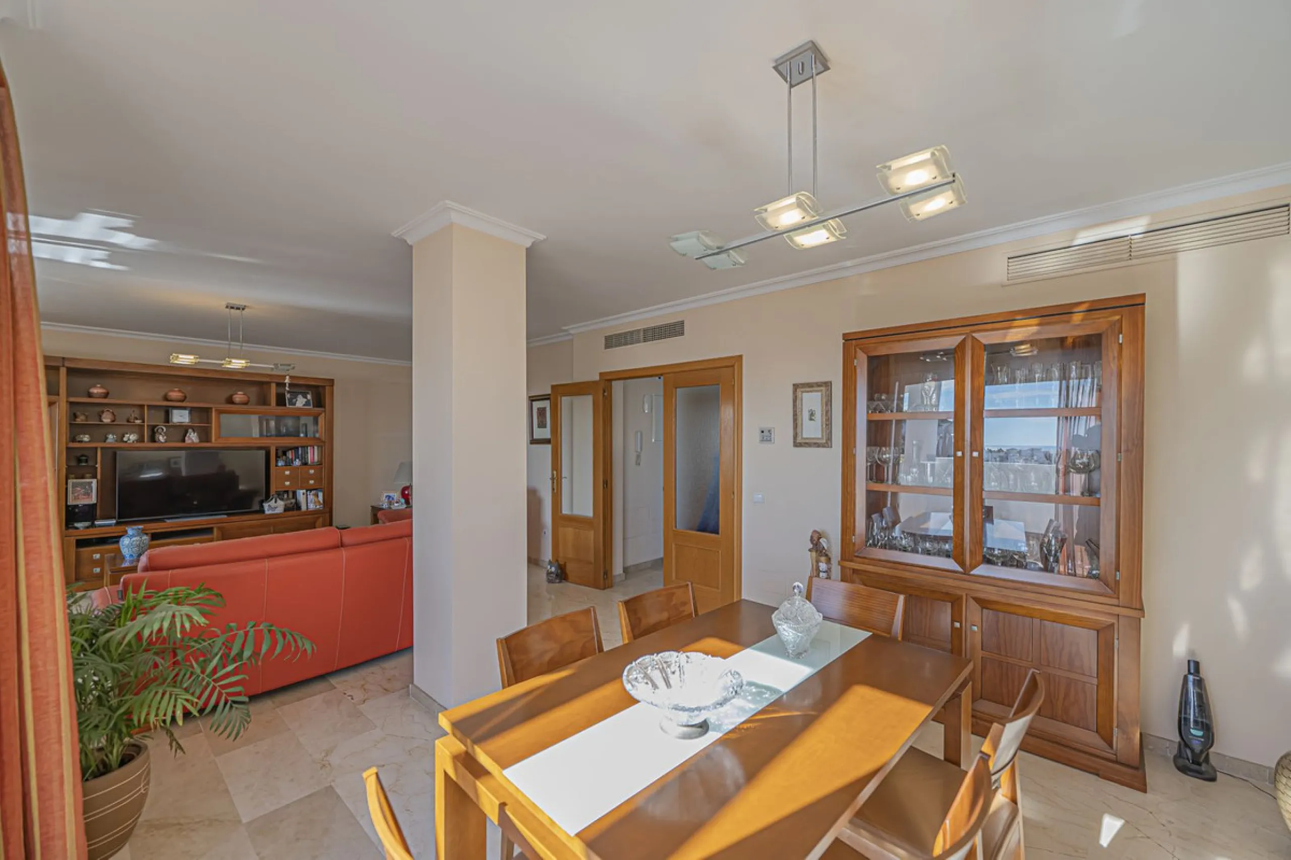 SPACIOUS PENTHOUSE WITH LARGE TERRACES AND SEA VIEWS