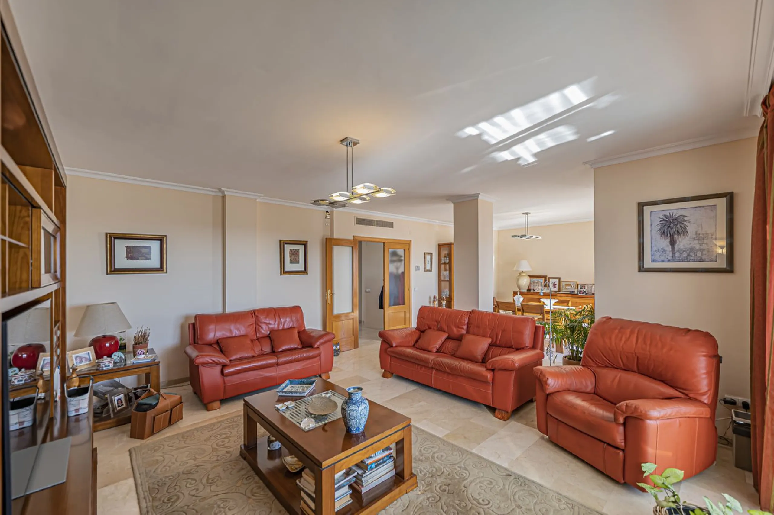 SPACIOUS PENTHOUSE WITH LARGE TERRACES AND SEA VIEWS