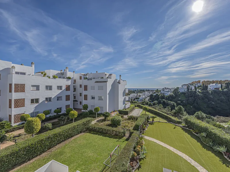 SPACIOUS PENTHOUSE WITH LARGE TERRACES AND SEA VIEWS