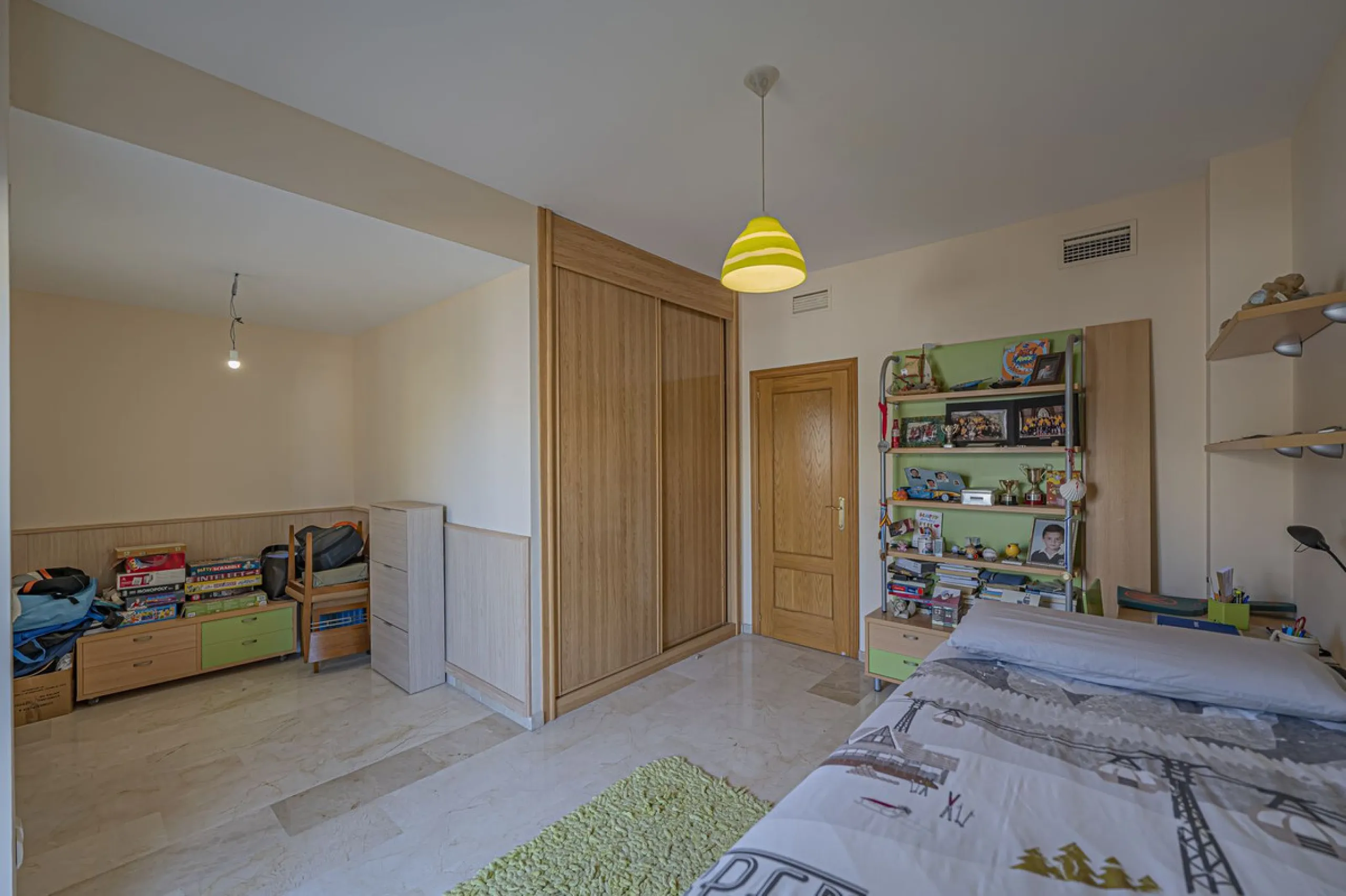 SPACIOUS PENTHOUSE WITH LARGE TERRACES AND SEA VIEWS