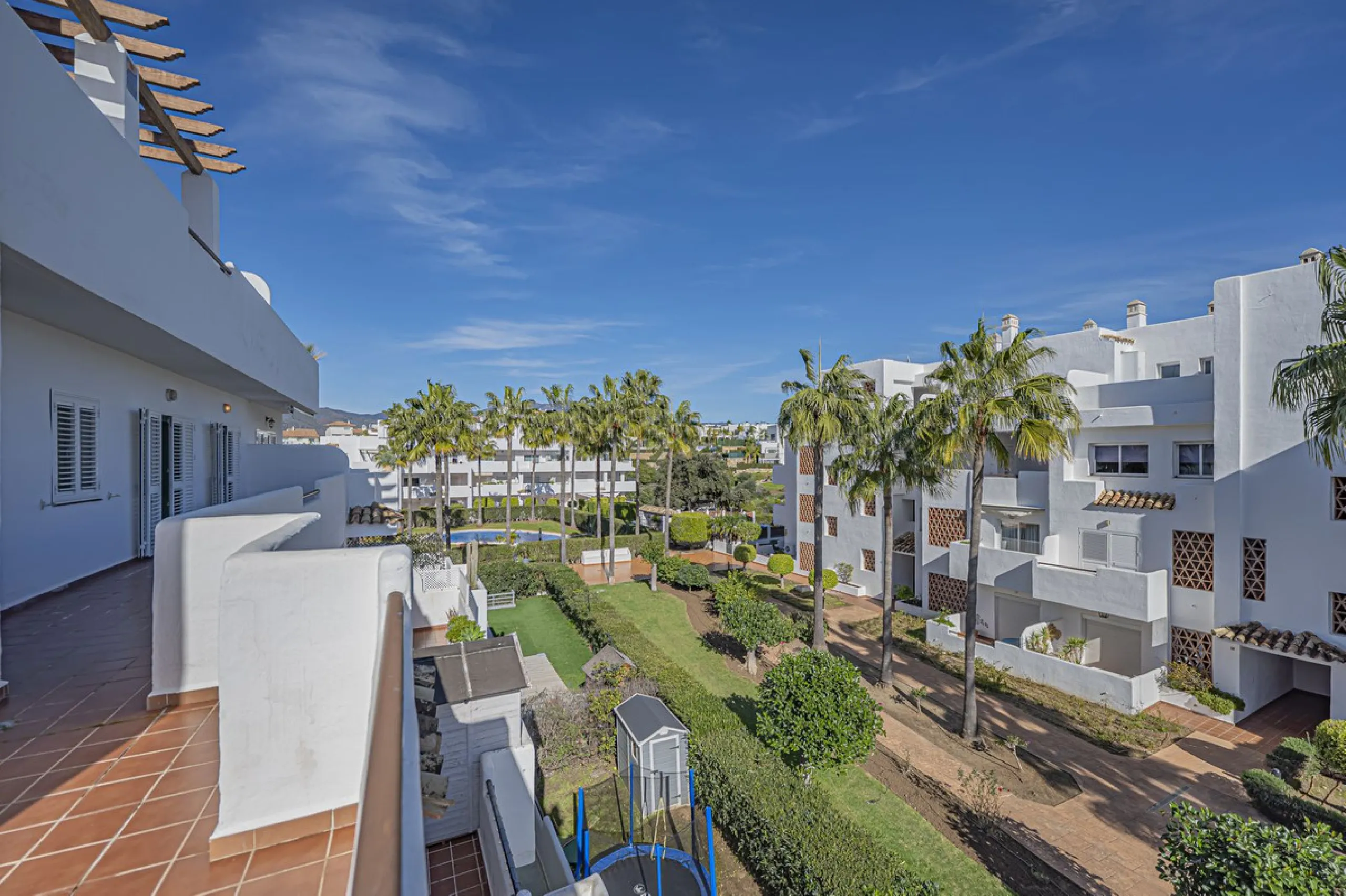 SPACIOUS PENTHOUSE WITH LARGE TERRACES AND SEA VIEWS