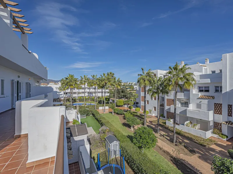 SPACIOUS PENTHOUSE WITH LARGE TERRACES AND SEA VIEWS