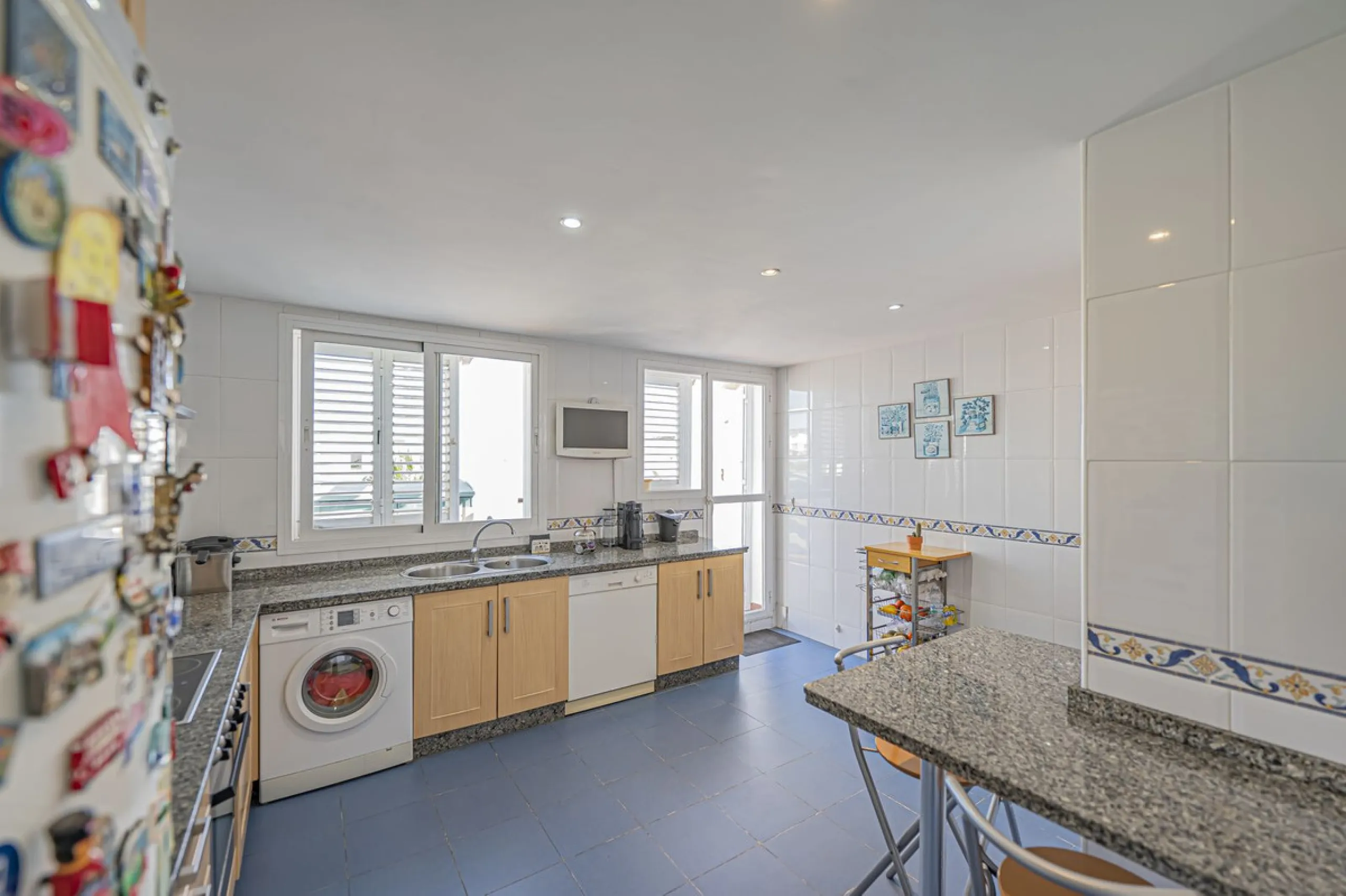 SPACIOUS PENTHOUSE WITH LARGE TERRACES AND SEA VIEWS