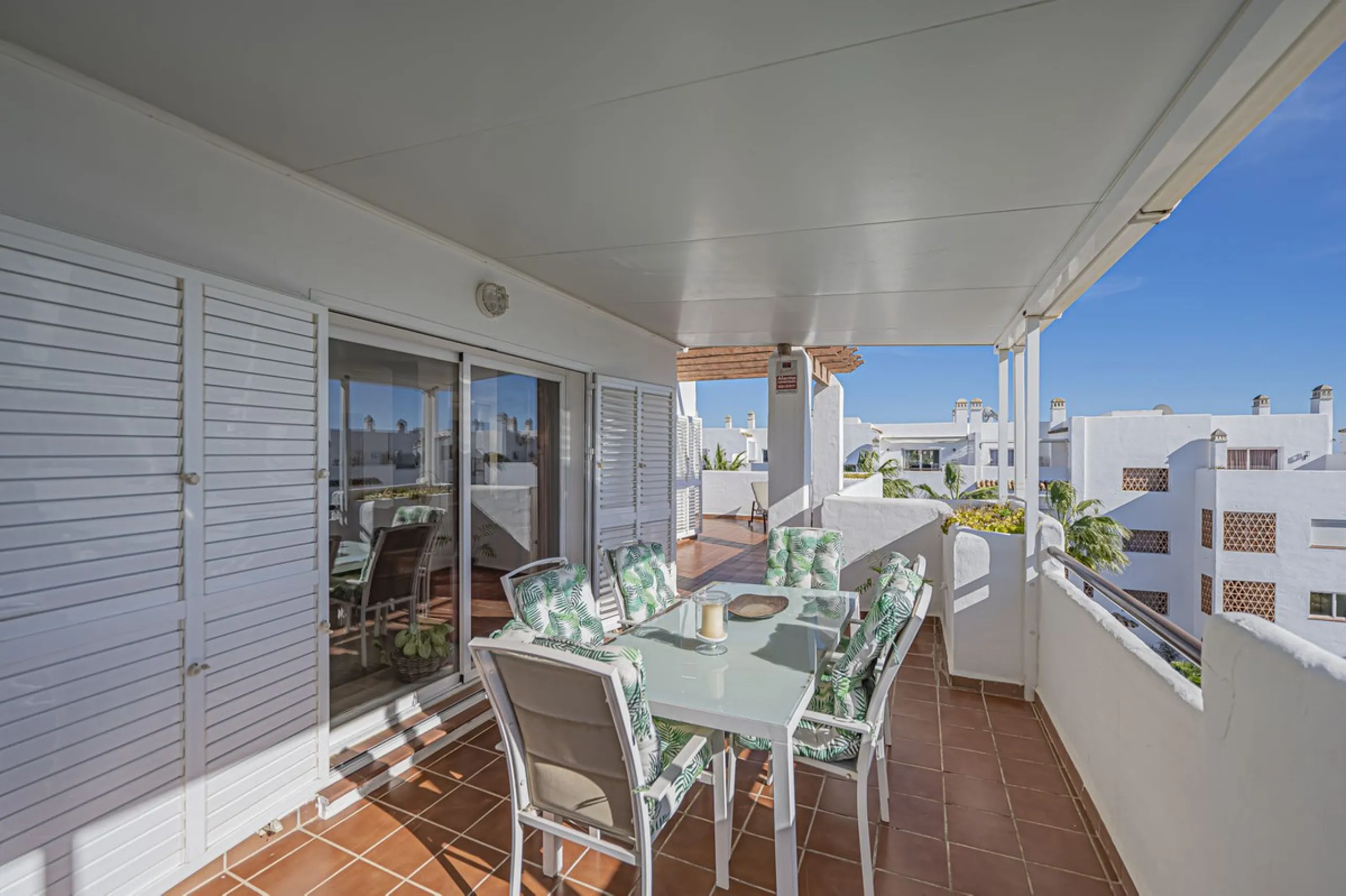 SPACIOUS PENTHOUSE WITH LARGE TERRACES AND SEA VIEWS