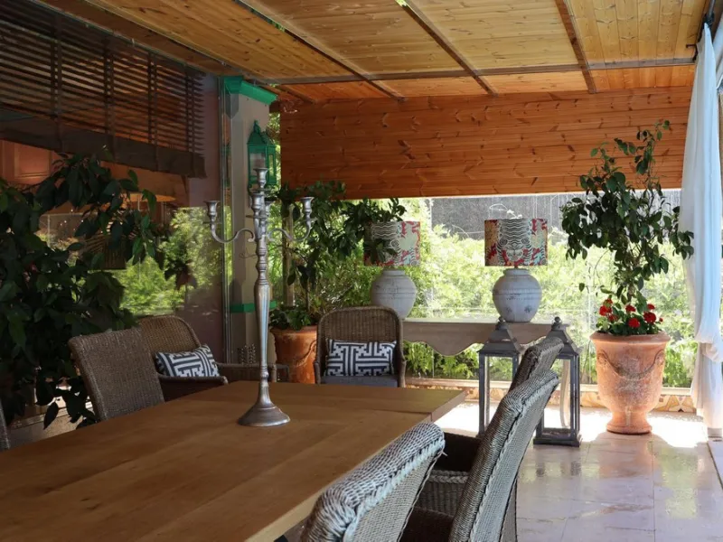 House - Detached Villa в продаже в Marbella, Málaga. В доме 5 спален и 6 ванных комнат. Площадь дома 587 м². Площадь участка 1018 м²