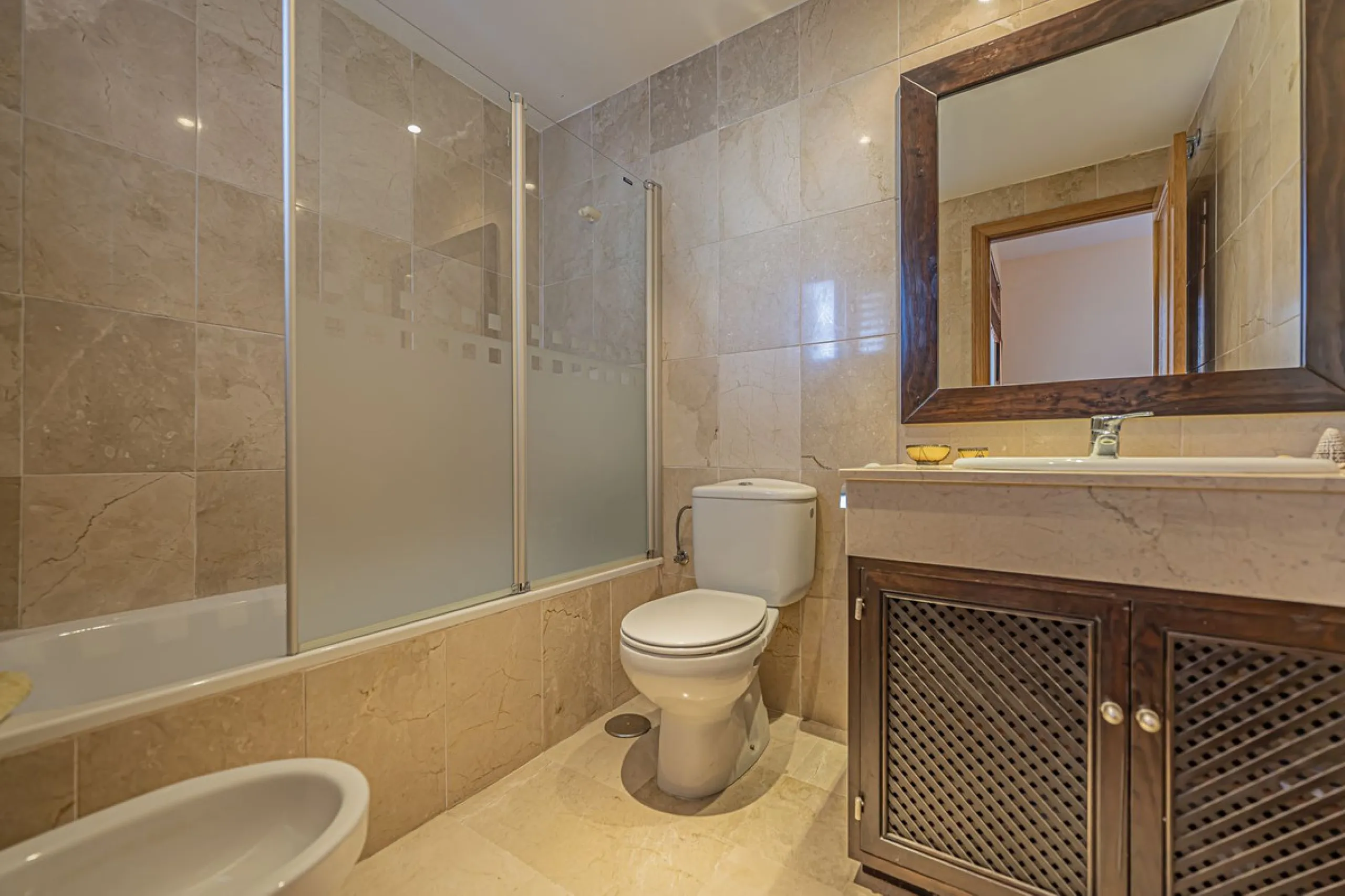 SPACIOUS PENTHOUSE WITH LARGE TERRACES AND SEA VIEWS