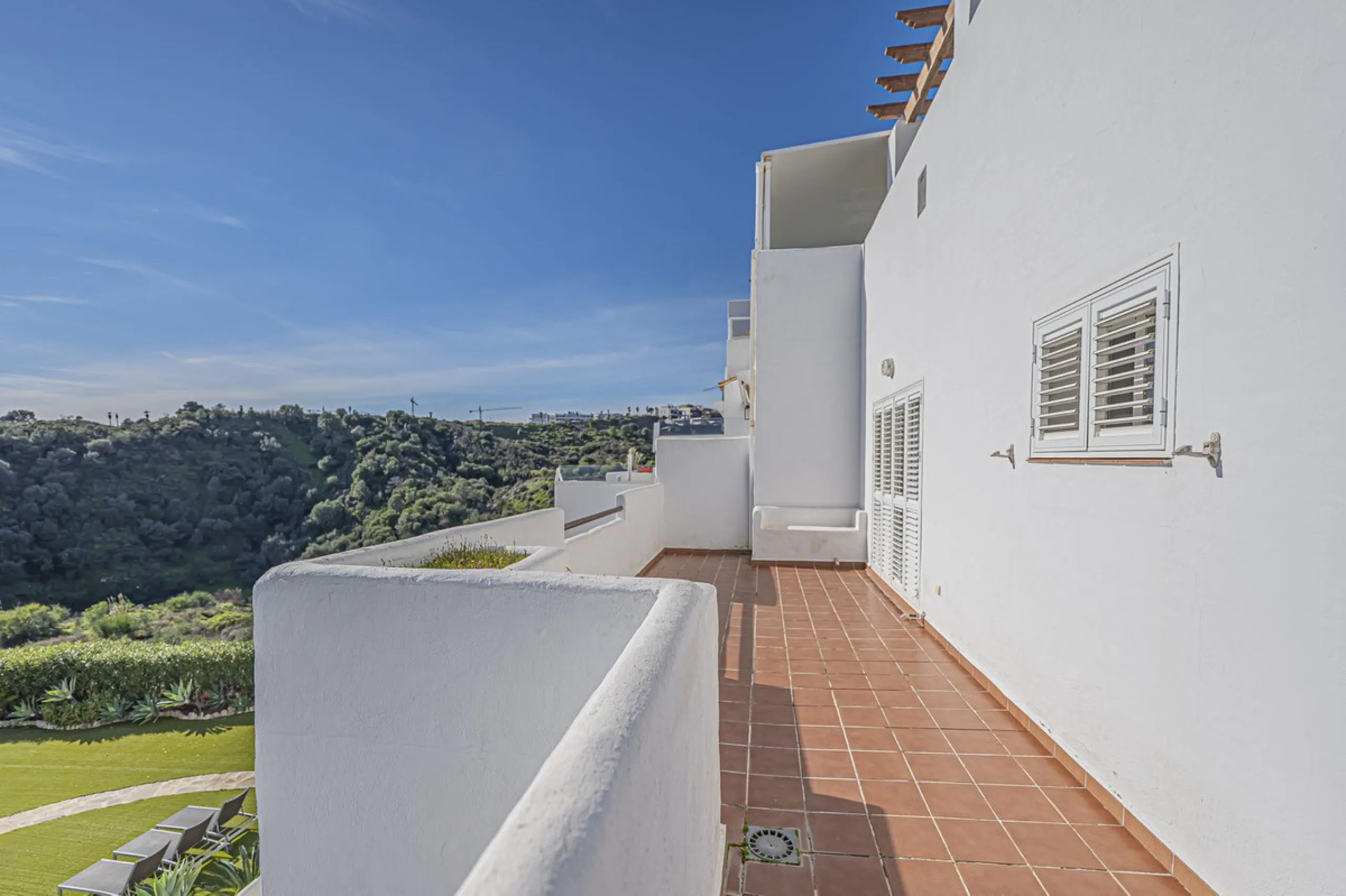 SPACIOUS PENTHOUSE WITH LARGE TERRACES AND SEA VIEWS