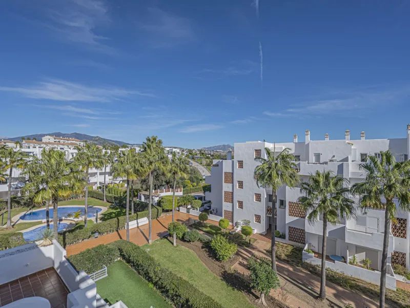 SPACIOUS PENTHOUSE WITH LARGE TERRACES AND SEA VIEWS