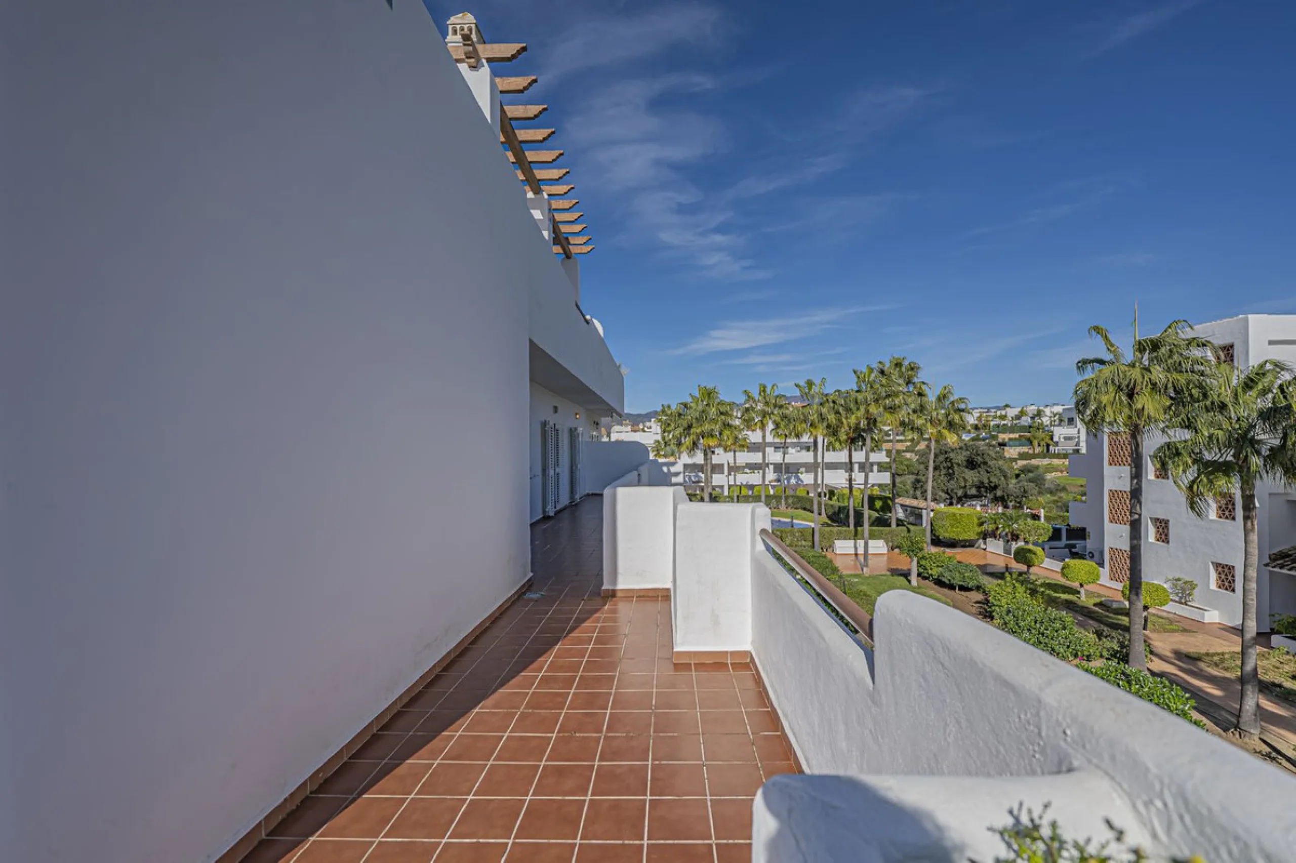 SPACIOUS PENTHOUSE WITH LARGE TERRACES AND SEA VIEWS