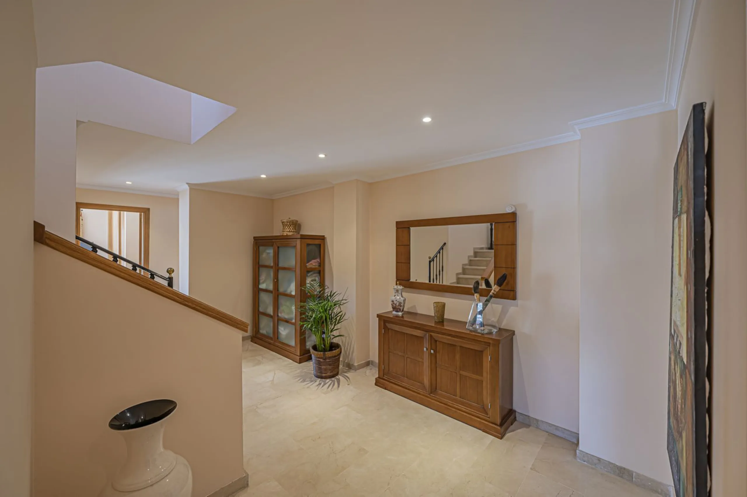 SPACIOUS PENTHOUSE WITH LARGE TERRACES AND SEA VIEWS