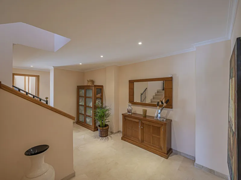 SPACIOUS PENTHOUSE WITH LARGE TERRACES AND SEA VIEWS
