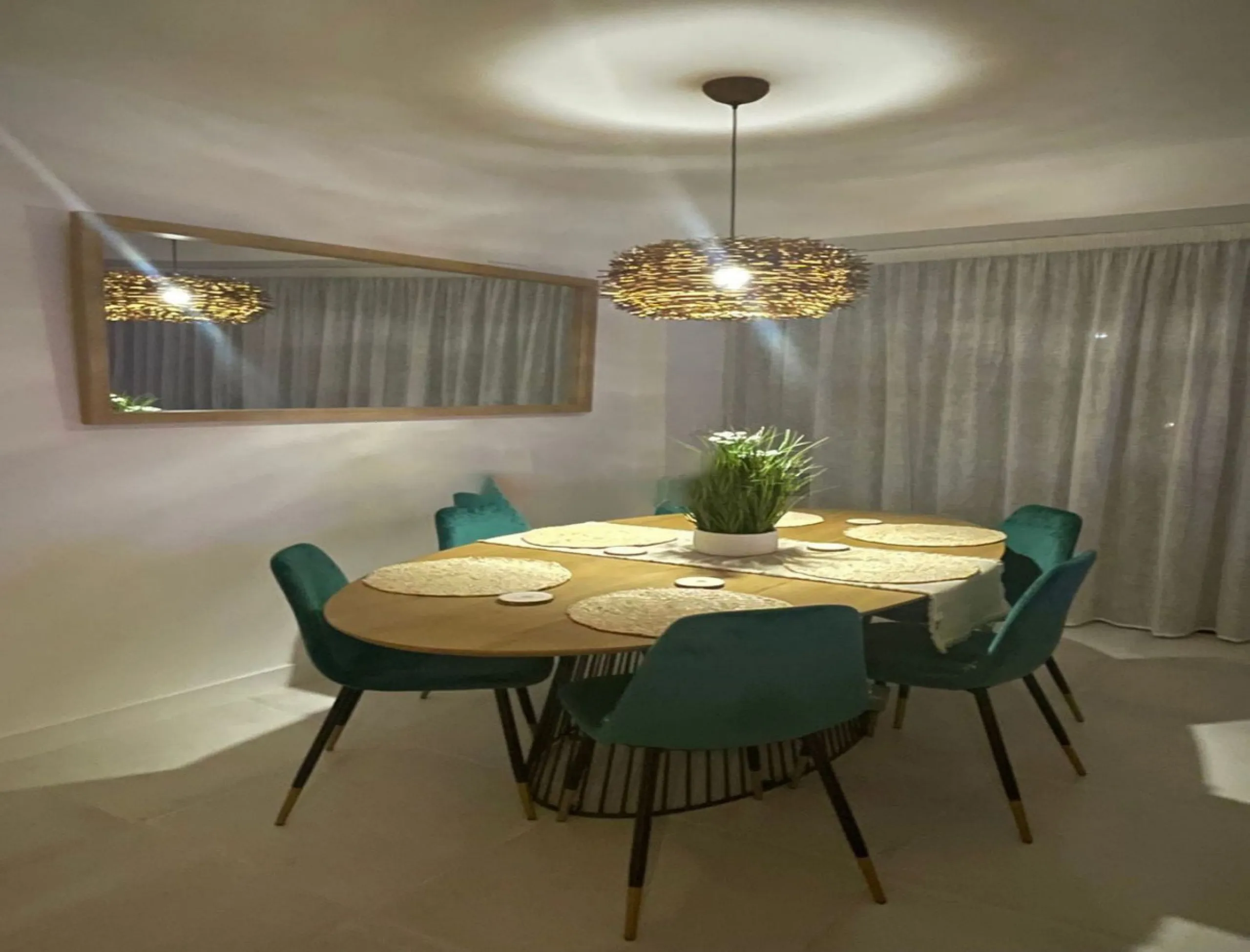 Luxurious and bright southwest facing apartment, spacious and modern, with a private garden of 158 m2 plus a covered terrace of 38 m, the urbanization has an indoor pool, sauna, Turkish bath and jacuzzi, with changing rooms, business center, 24 hour secur