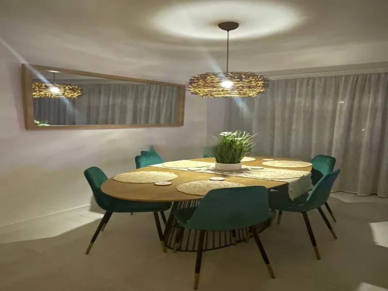 Luxurious and bright southwest facing apartment, spacious and modern, with a private garden of 158 m2 plus a covered terrace of 38 m, the urbanization has an indoor pool, sauna, Turkish bath and jacuzzi, with changing rooms, business center, 24 hour secur