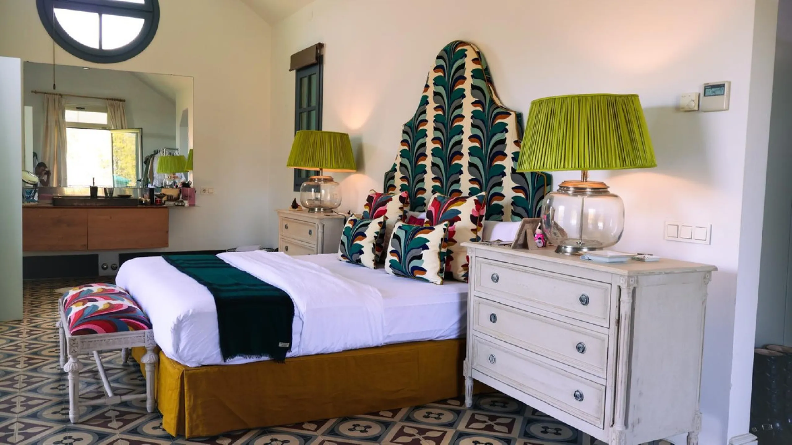 House - Detached Villa в продаже в Marbella, Málaga. В доме 5 спален и 6 ванных комнат. Площадь дома 587 м². Площадь участка 1018 м²