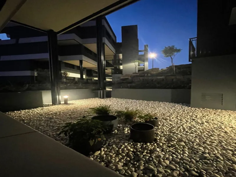 Luxurious and bright southwest facing apartment, spacious and modern, with a private garden of 158 m2 plus a covered terrace of 38 m, the urbanization has an indoor pool, sauna, Turkish bath and jacuzzi, with changing rooms, business center, 24 hour secur