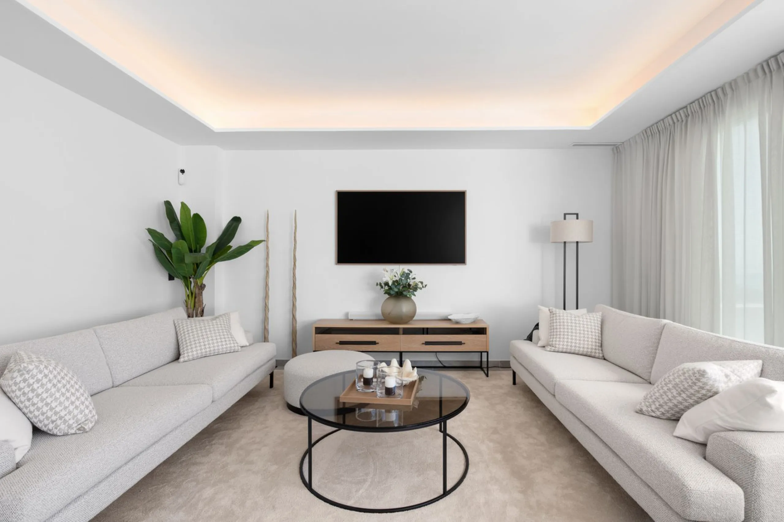 CORNER PENTHOUSE WITH PANORAMIC SEA VIEWS, PRIVATE ROOFTOP JACUZZI AND TOURIST LICENCE – BENALMÁDENA