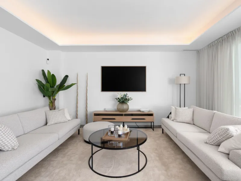 CORNER PENTHOUSE WITH PANORAMIC SEA VIEWS, PRIVATE ROOFTOP JACUZZI AND TOURIST LICENCE – BENALMÁDENA
