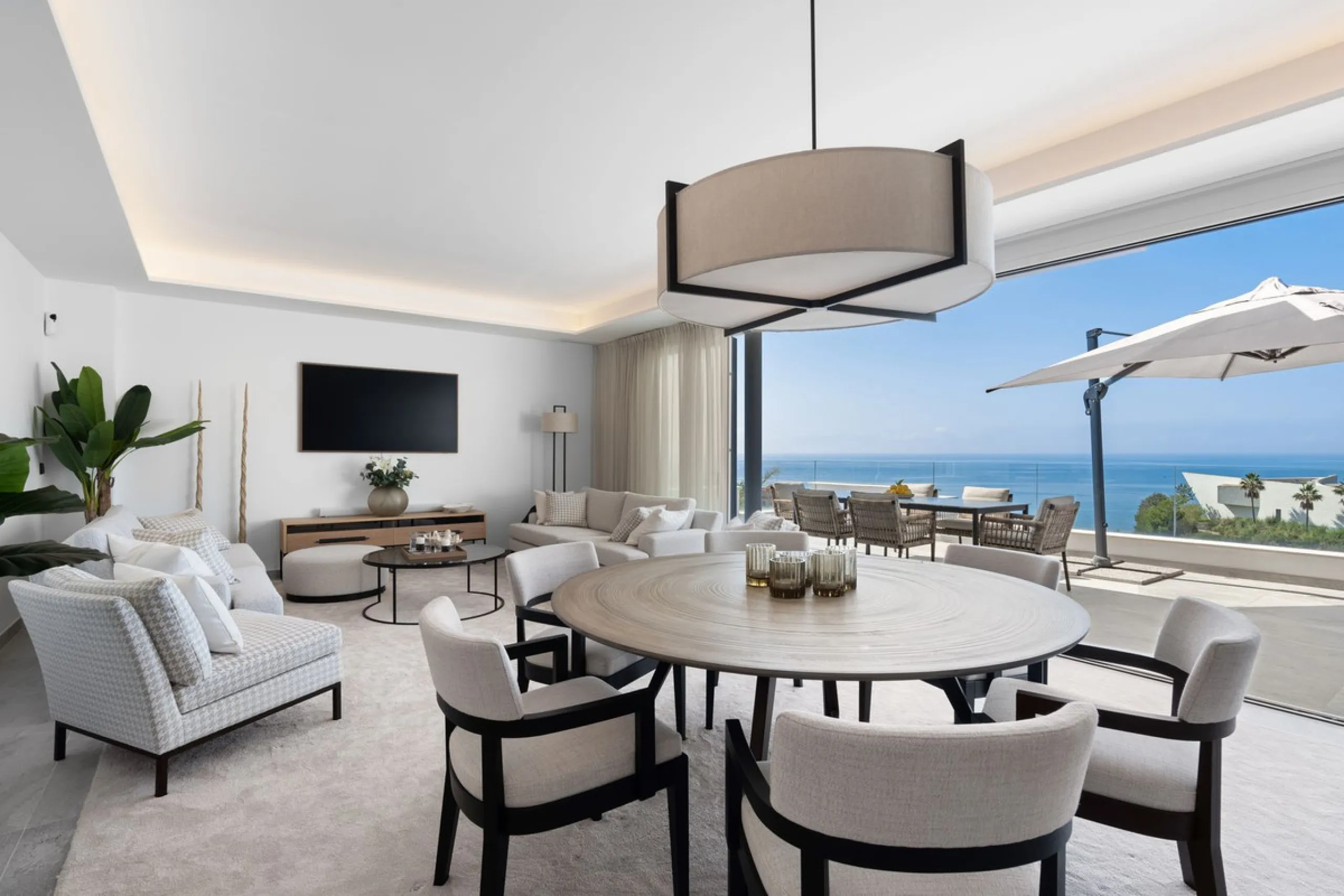 CORNER PENTHOUSE WITH PANORAMIC SEA VIEWS, PRIVATE ROOFTOP JACUZZI AND TOURIST LICENCE – BENALMÁDENA