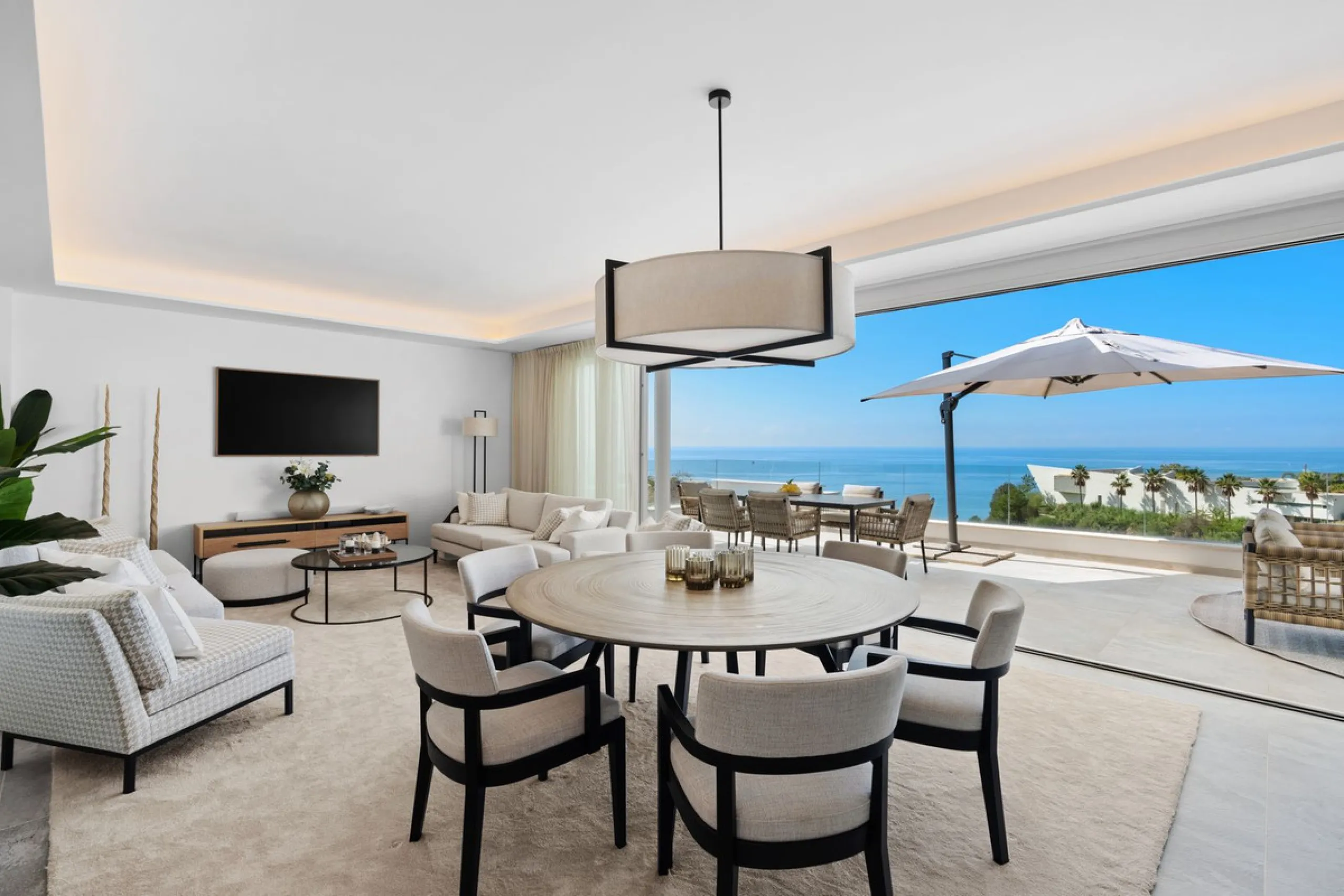 CORNER PENTHOUSE WITH PANORAMIC SEA VIEWS, PRIVATE ROOFTOP JACUZZI AND TOURIST LICENCE – BENALMÁDENA