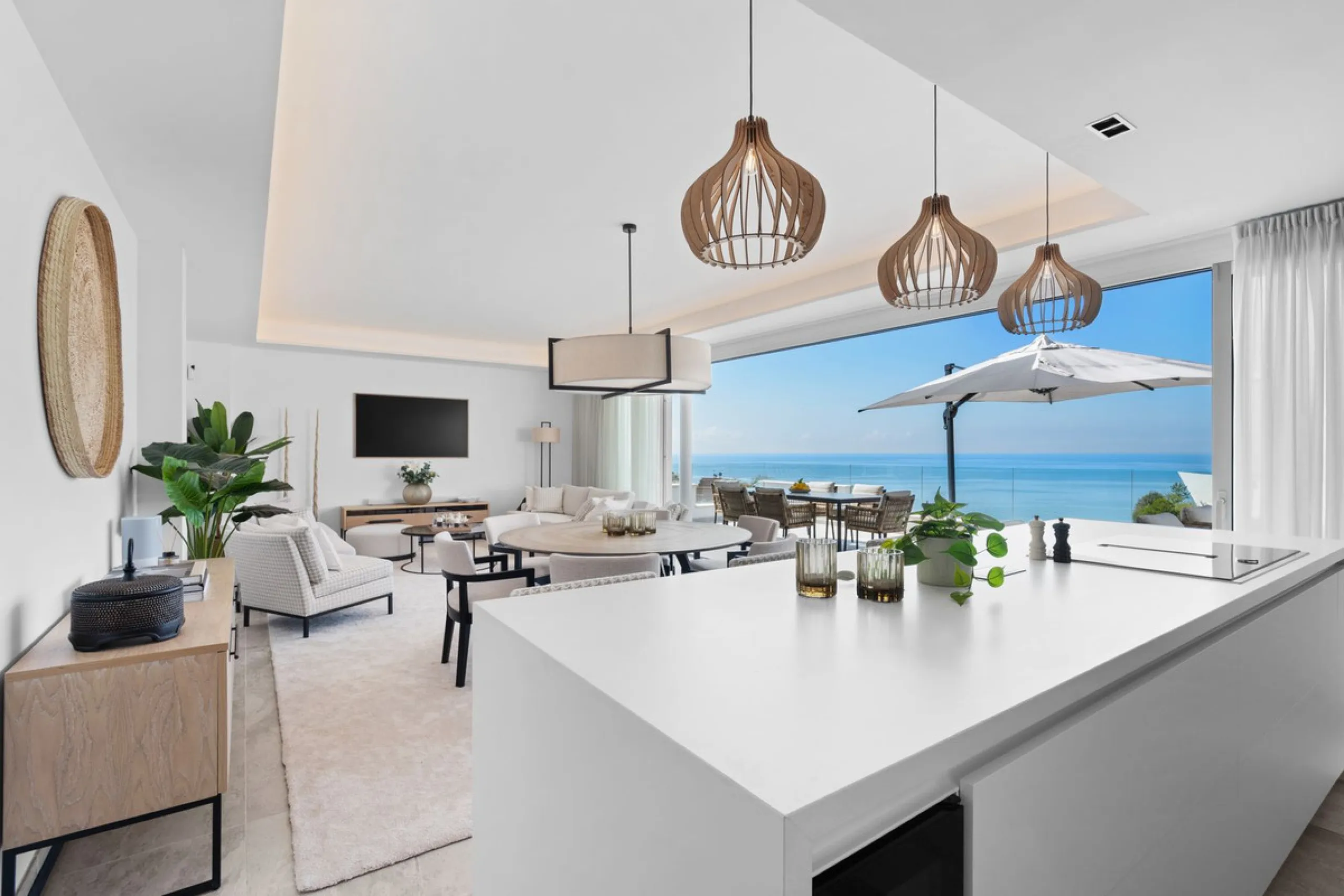 CORNER PENTHOUSE WITH PANORAMIC SEA VIEWS, PRIVATE ROOFTOP JACUZZI AND TOURIST LICENCE – BENALMÁDENA