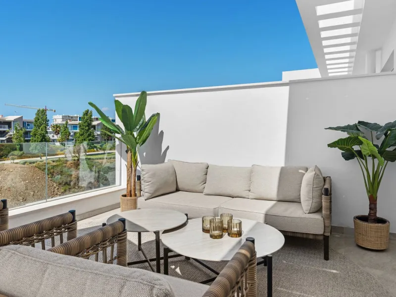 CORNER PENTHOUSE WITH PANORAMIC SEA VIEWS, PRIVATE ROOFTOP JACUZZI AND TOURIST LICENCE – BENALMÁDENA