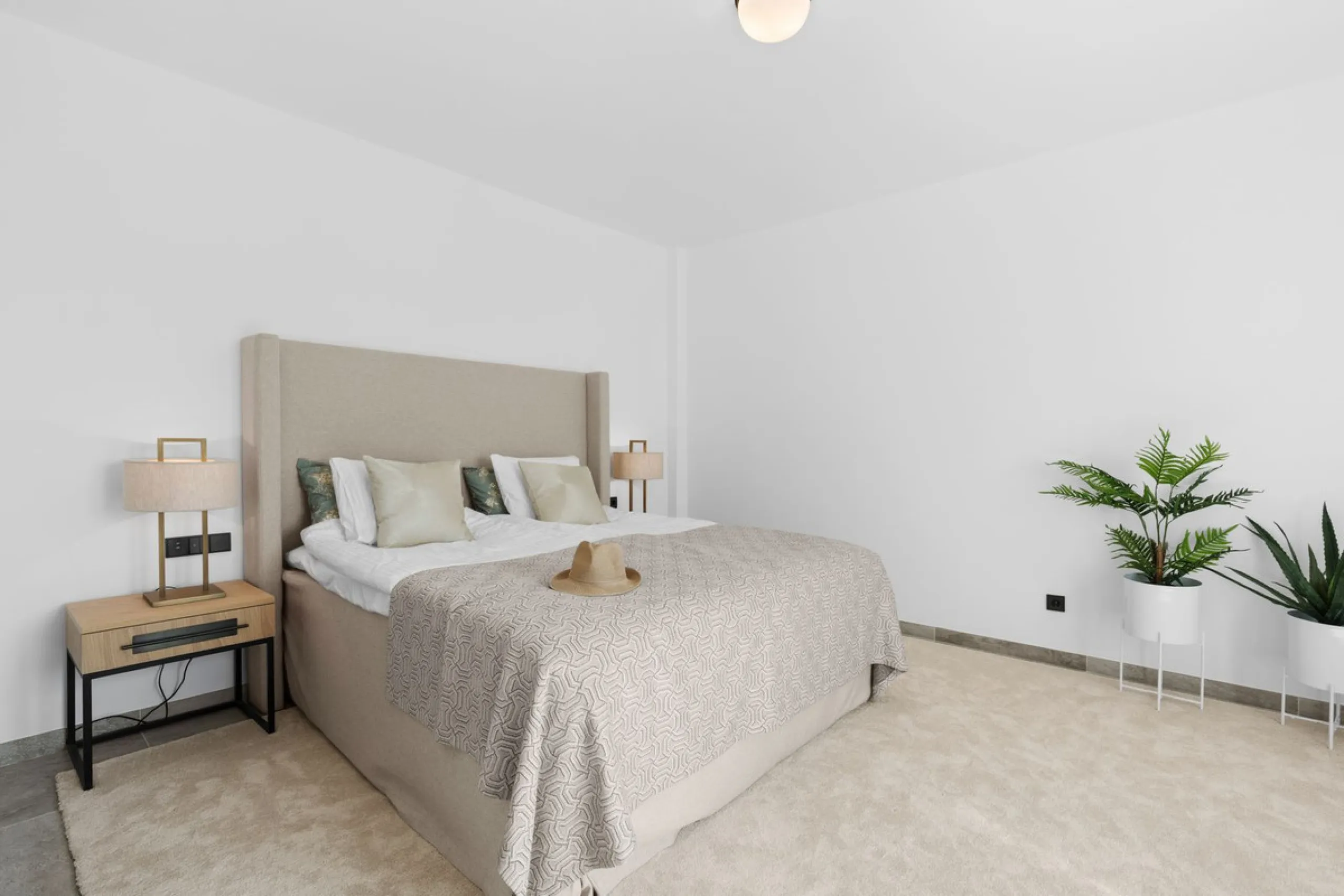 CORNER PENTHOUSE WITH PANORAMIC SEA VIEWS, PRIVATE ROOFTOP JACUZZI AND TOURIST LICENCE – BENALMÁDENA