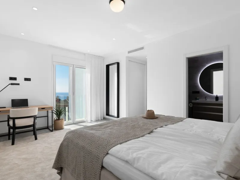 CORNER PENTHOUSE WITH PANORAMIC SEA VIEWS, PRIVATE ROOFTOP JACUZZI AND TOURIST LICENCE – BENALMÁDENA