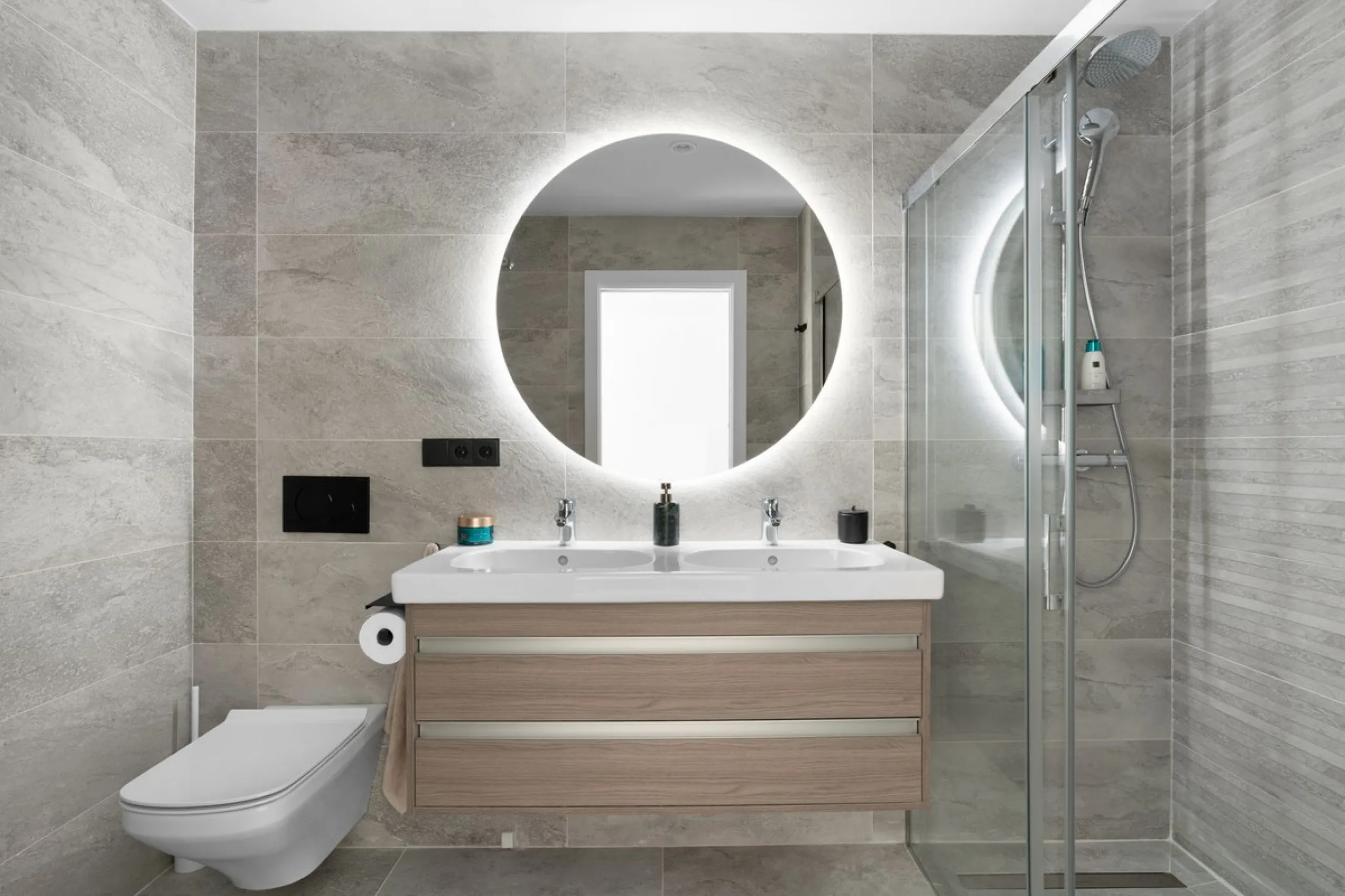 CORNER PENTHOUSE WITH PANORAMIC SEA VIEWS, PRIVATE ROOFTOP JACUZZI AND TOURIST LICENCE – BENALMÁDENA