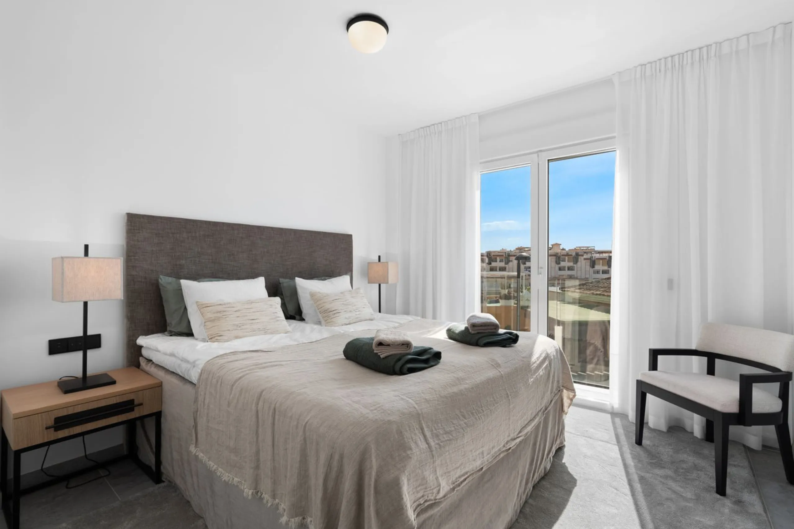 CORNER PENTHOUSE WITH PANORAMIC SEA VIEWS, PRIVATE ROOFTOP JACUZZI AND TOURIST LICENCE – BENALMÁDENA