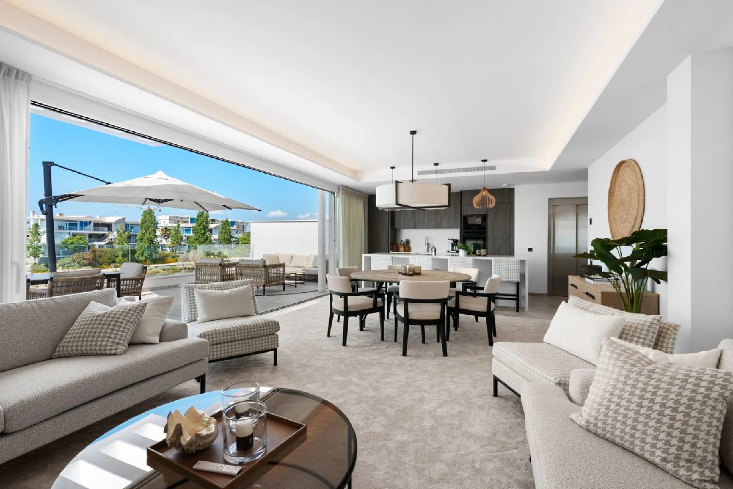 CORNER PENTHOUSE WITH PANORAMIC SEA VIEWS, PRIVATE ROOFTOP JACUZZI AND TOURIST LICENCE – BENALMÁDENA