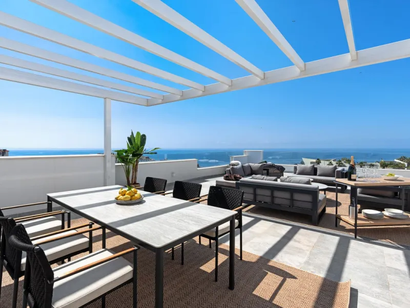CORNER PENTHOUSE WITH PANORAMIC SEA VIEWS, PRIVATE ROOFTOP JACUZZI AND TOURIST LICENCE – BENALMÁDENA