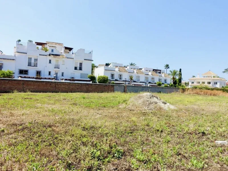 Plot - Residential Plot в продаже в Marbella, Málaga. Площадь участка 1815 м²