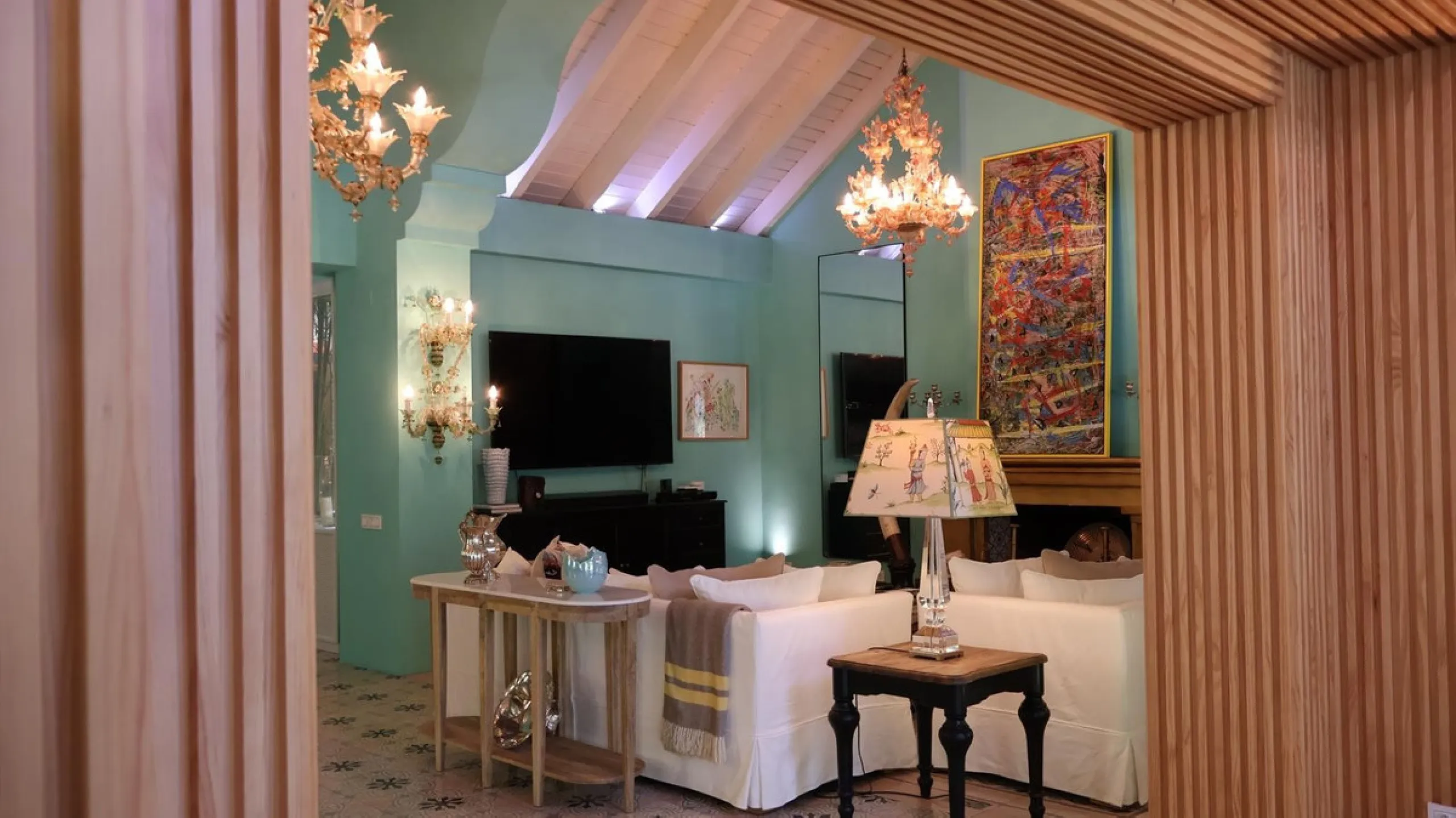 House - Detached Villa в продаже в Marbella, Málaga. В доме 5 спален и 6 ванных комнат. Площадь дома 587 м². Площадь участка 1018 м²
